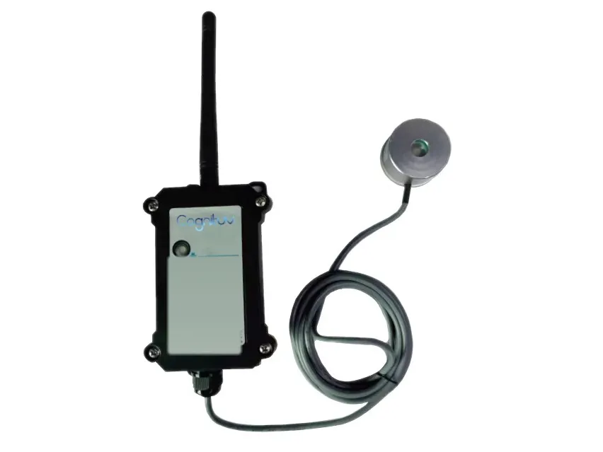 A Cognituv UV-C sensor: a wireless transmitter with an antenna and a cabled UV-C probe